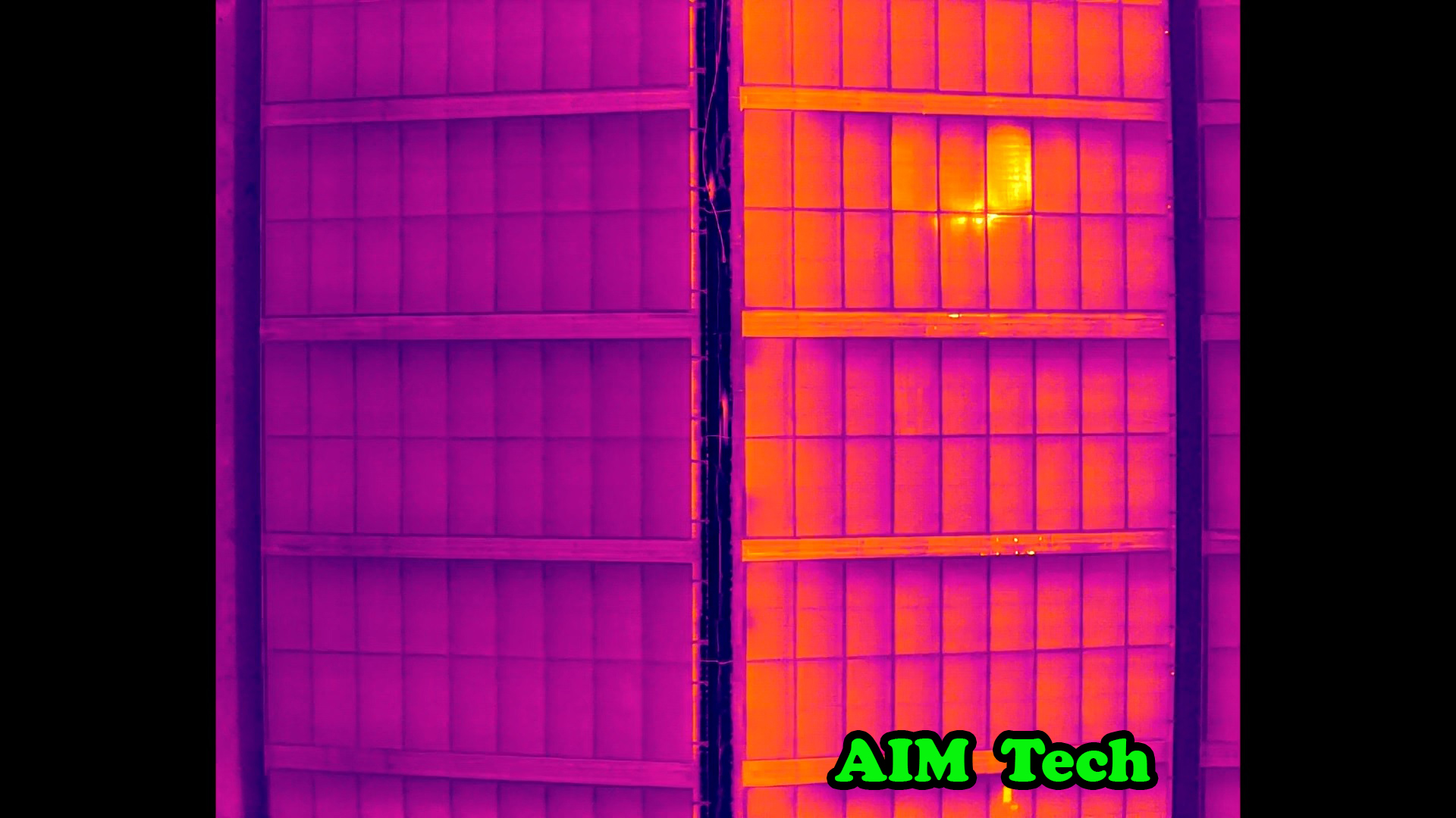 Drone kiểm tra hệ thống pin năng lượng mặt trời